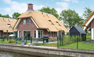 5 bedroom nice home in Idskenhuizen 2