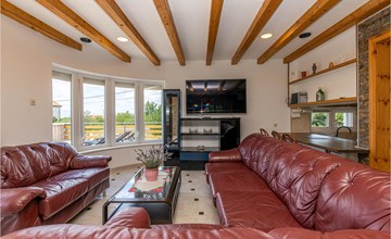 Beautiful home in Smrika with WiFi 3