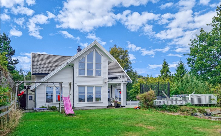 4 bedroom nice home in Farsund 1
