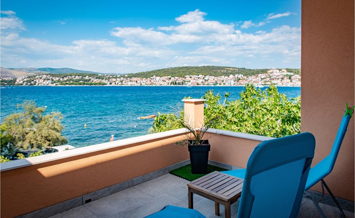 Awesome home in Okrug Gornji with WiFi 1