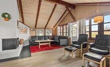 5 bedroom beautiful home in Blåvand 3