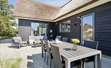 Amazing home in Henne with kitchen 2