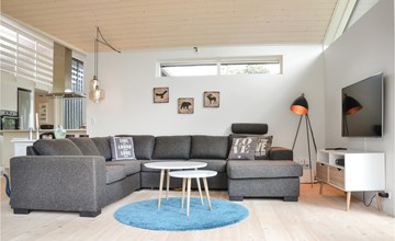 Gorgeous home in Dronningmølle 3