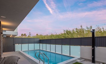 VillaSaints I - Pool und BBQ, Spaziergang zum Strand 2