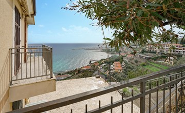 5 bedroom beautiful home in Cipressa 2