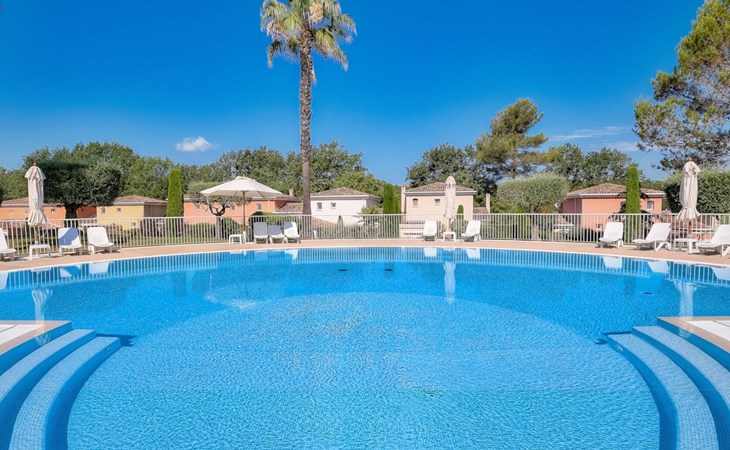 Moderne Wohnung in Mougins mit eigenem Garten 1