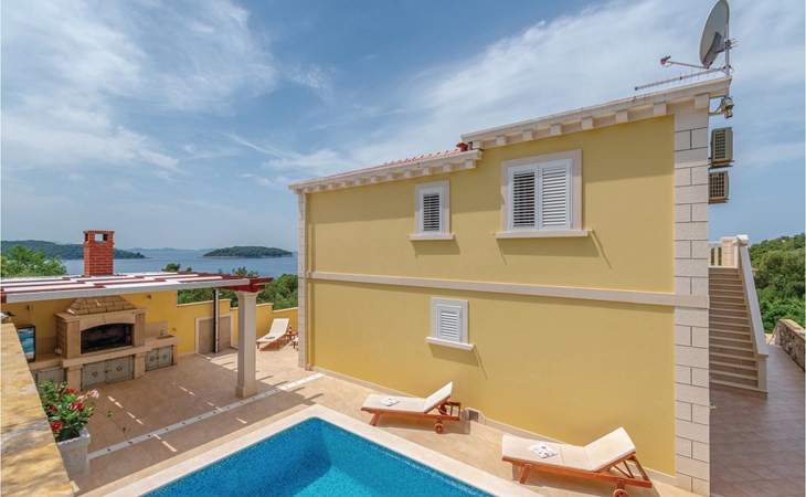 6 bedroom pet friendly home in Blato 1