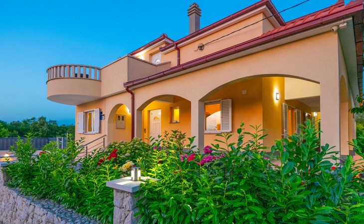 Villa "Mile" mit beheiztem Pool, Grill und Terrasse 1