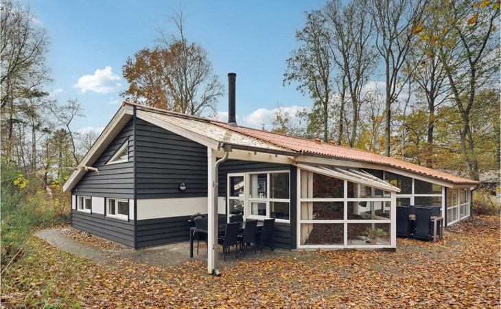 Beautiful home in Glesborg with WiFi 1