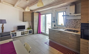 Nice home in Kaukana with kitchenette 3