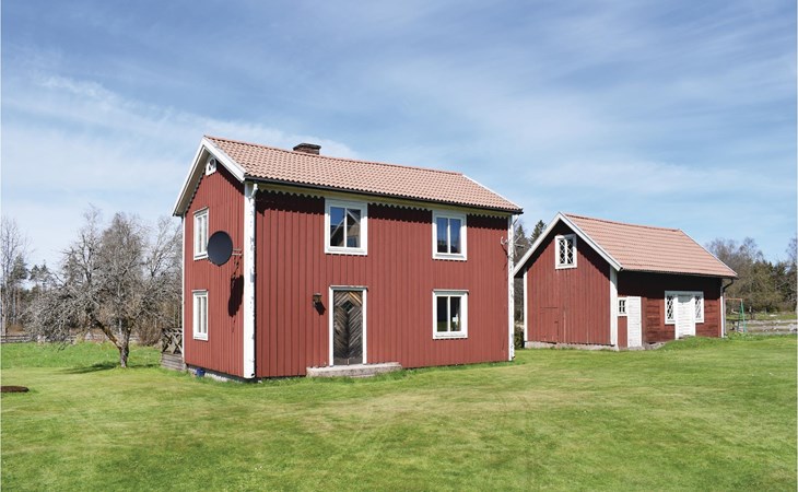 Nice home in Lenhovda with kitchen 1