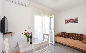 Beautiful apartment in Podstrana 3