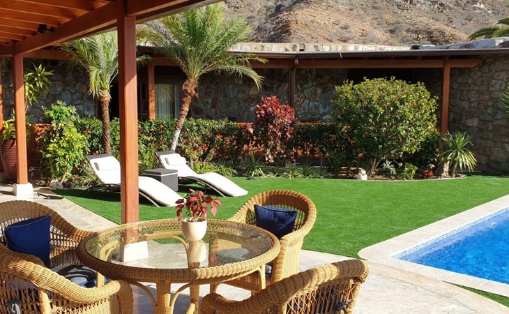 Villa mit Garten, Pool , Grill und Terrasse 1