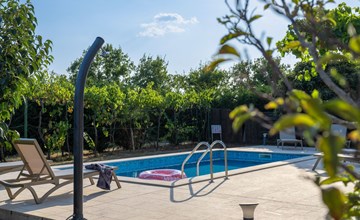 attraktive Wohnung mit privatem Pool 2