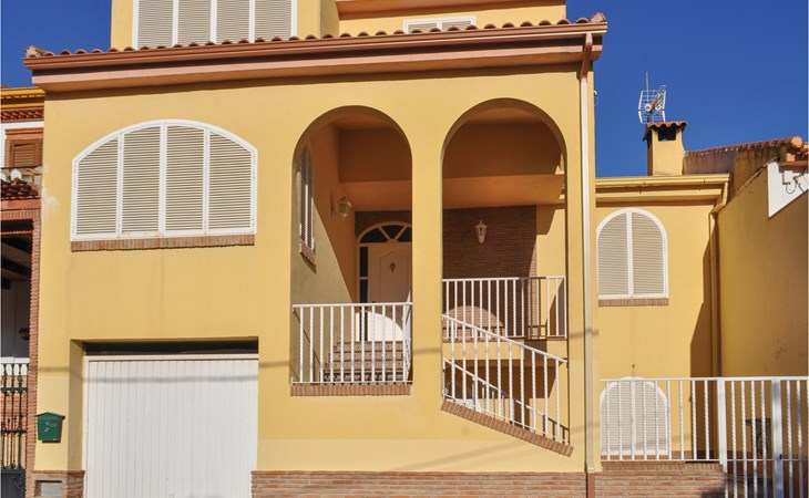 3 bedroom nice home in Olivares 1