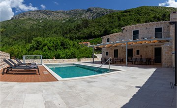 Awesome home in Gruda 2