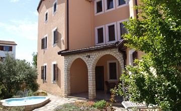 Appartement in Fažana mit Möbliertem Balkon 3