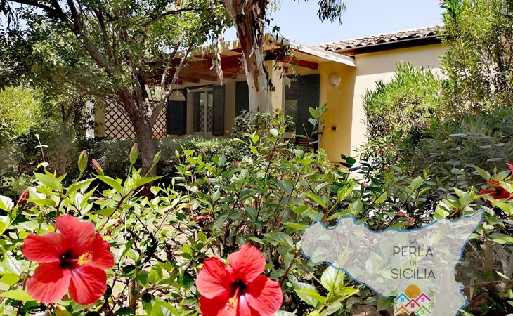 Schöner zentraler Bungalow direkt am Sandstrand auf Sizilien 1