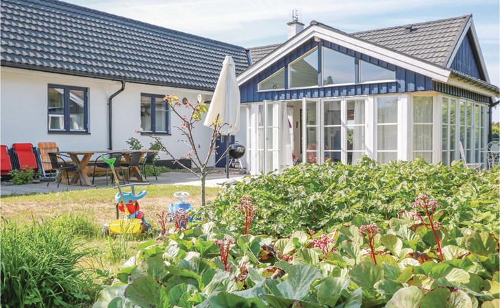 Cozy home in Ystad with kitchen 1