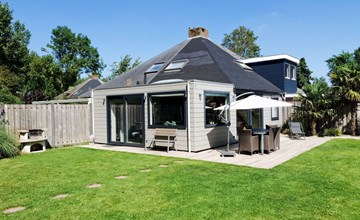 Luxury 6-person bungalow with sauna on Tholen, Zeeland 2