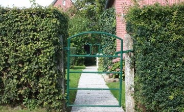 mit Garten und Parkplatz 3