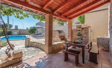 4 bedroom cozy home in Liznjan 3