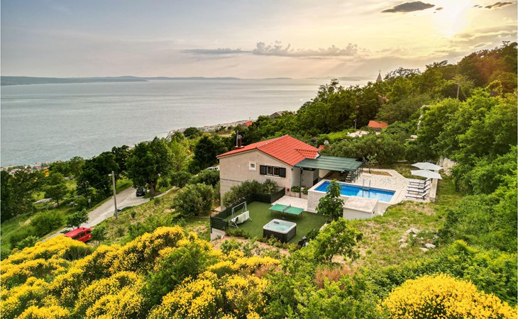 Beautiful home in Omis with WiFi 1