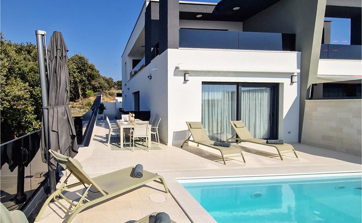 Luxuriöses Haus in Mandre mit privatem Swimmingpool, der sowohl drinnen als. 1