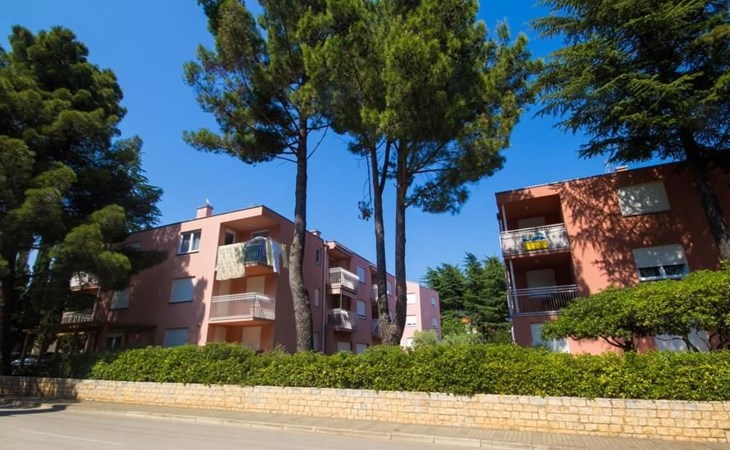 "Roza" mit Blick auf das Wasser 1