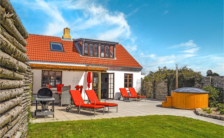 3 bedroom cozy home in Knebel 1