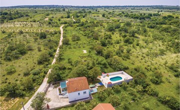 3 bedroom cozy home in Podgradina 2