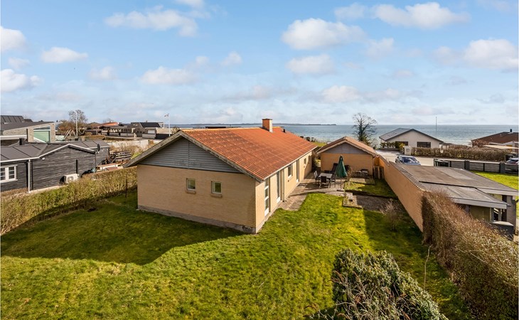Awesome home in Egå with kitchen 1