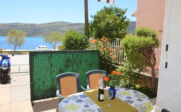 Wohnung in Poljica mit Garten und Terrasse 1