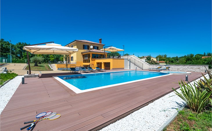 Awesome home in Sumber 1