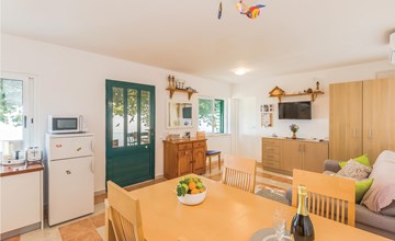 1 bedroom beautiful home in Podgora 2
