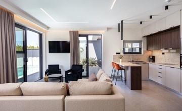 VillaSaints II - Elegante Pool-Villa in Strandnähe 2