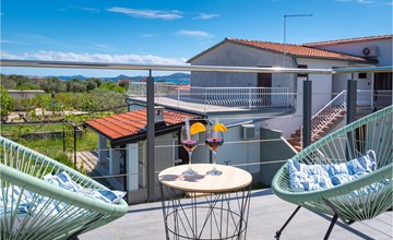 Cozy home in Turanj with jacuzzi 2