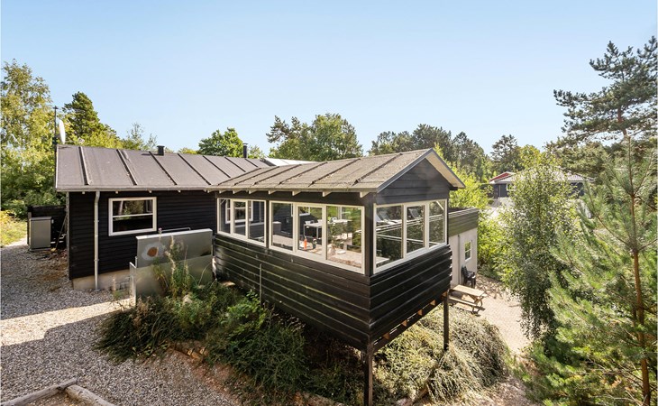 8 bedroom stunning home in Ebeltoft 1