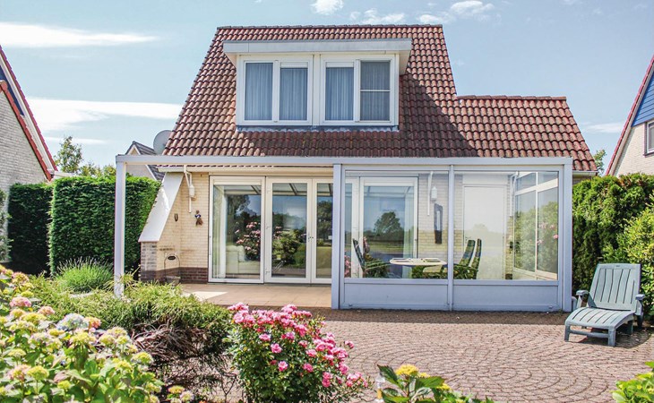Cozy home in Stevensweert with house sea view 1