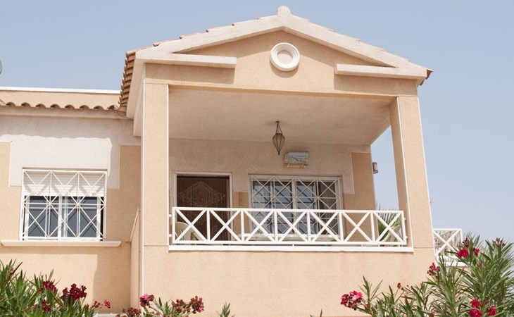 Appartement mit Dachterrasse und Balkon plus Gemeinschaftspool, in der Nähe von 1
