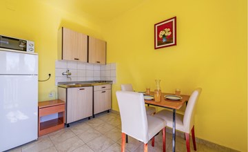 Cozy apartment in Povljana with WiFi 3