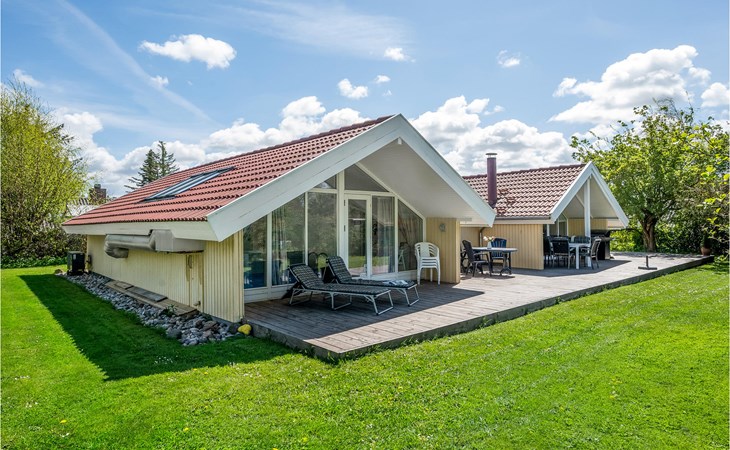 Nice home in Dronningmølle with sauna 1