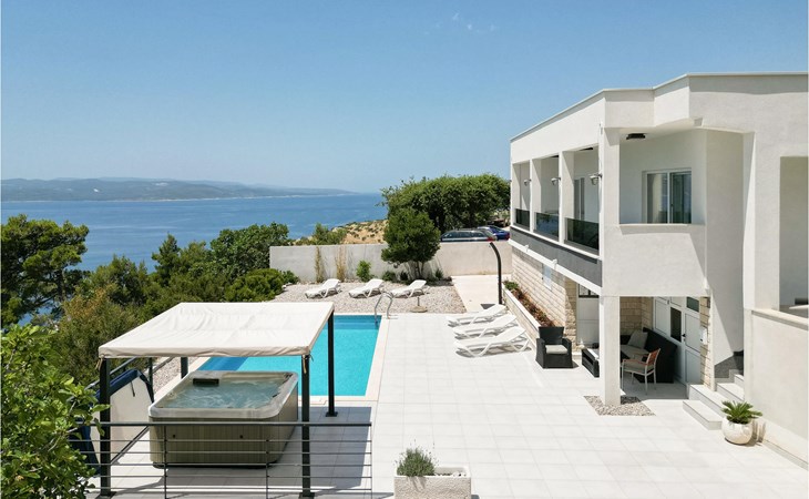 Nice home in Makarska 1