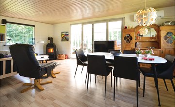 3 bedroom stunning home in Hjerm 2