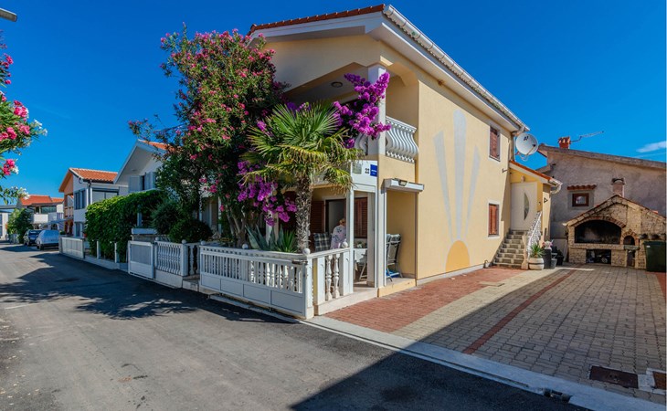 Cozy apartment in Vir with WiFi 1