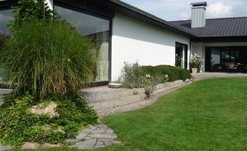 Großzügiges Haus mit traumhafter Gartenanlage 3