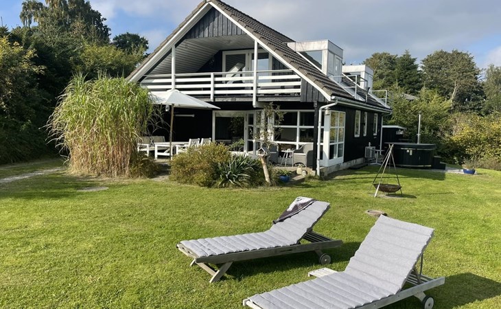 "Asmod" - 450m from the sea 1