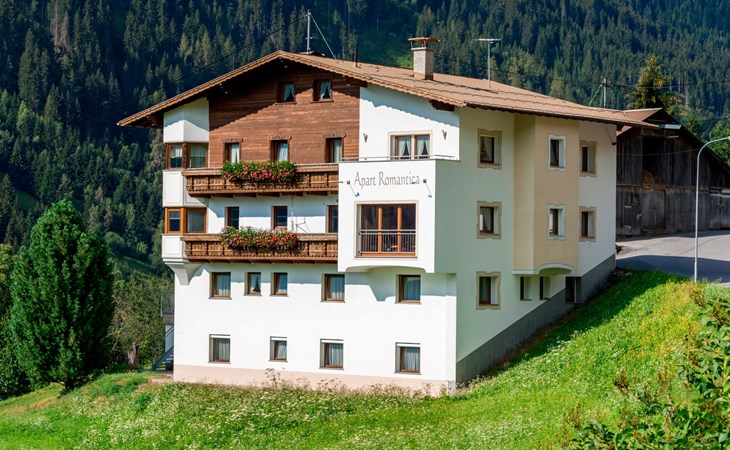 Apart Romantica 1