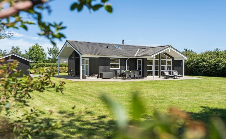 Beautiful home in Hemmet with kitchen 1