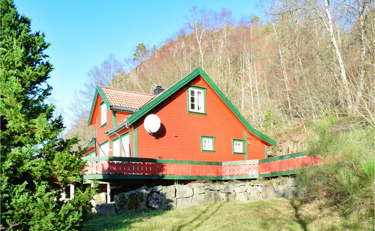 4 bedroom beautiful home in Lyngdal 1